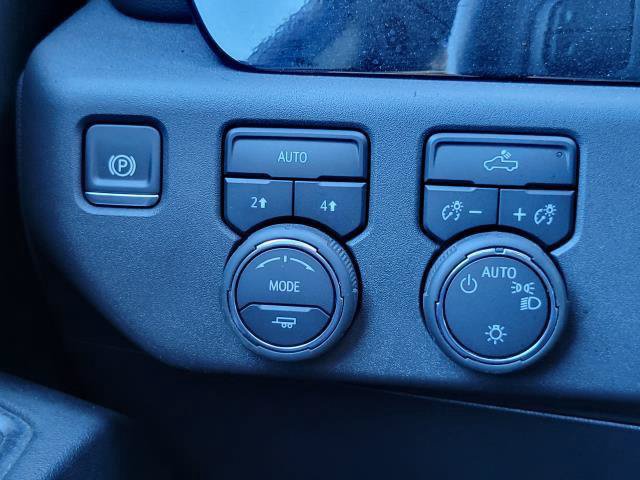 Used 2024 Chevrolet Silverado 1500 LT AWD/4WD image 16