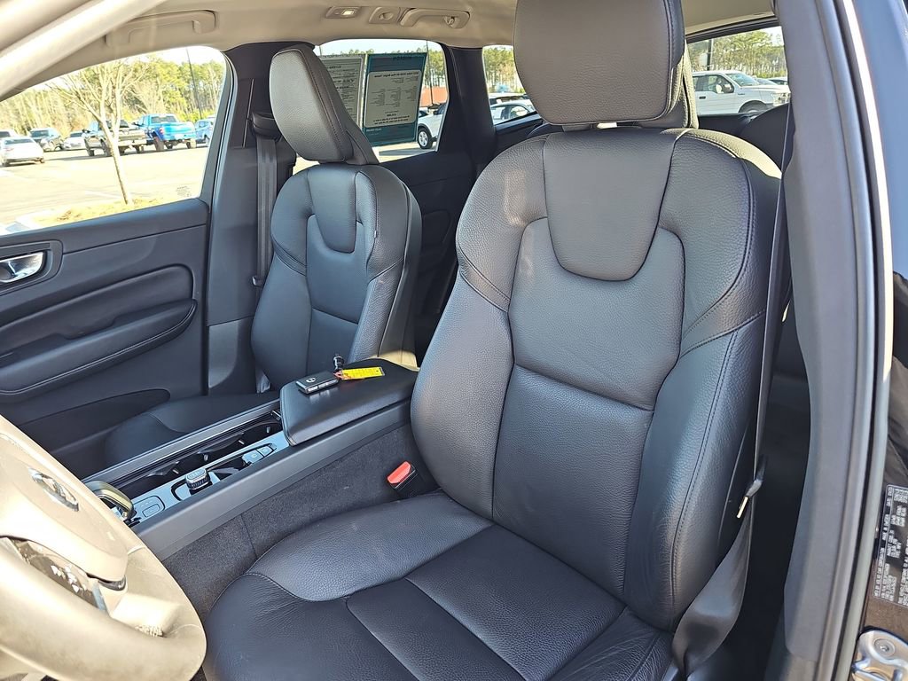 Used 2023 Volvo XC60 B5 Plus w/ Protection Package Premier image 20