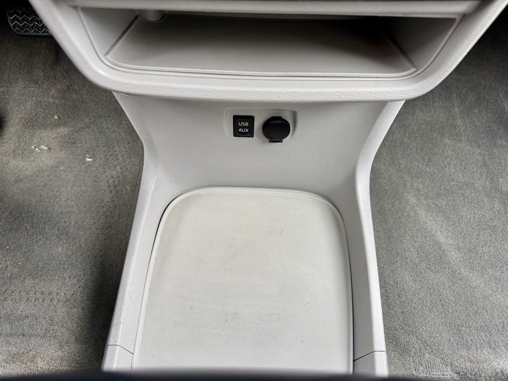 Used 2014 Toyota Sienna LE image 37