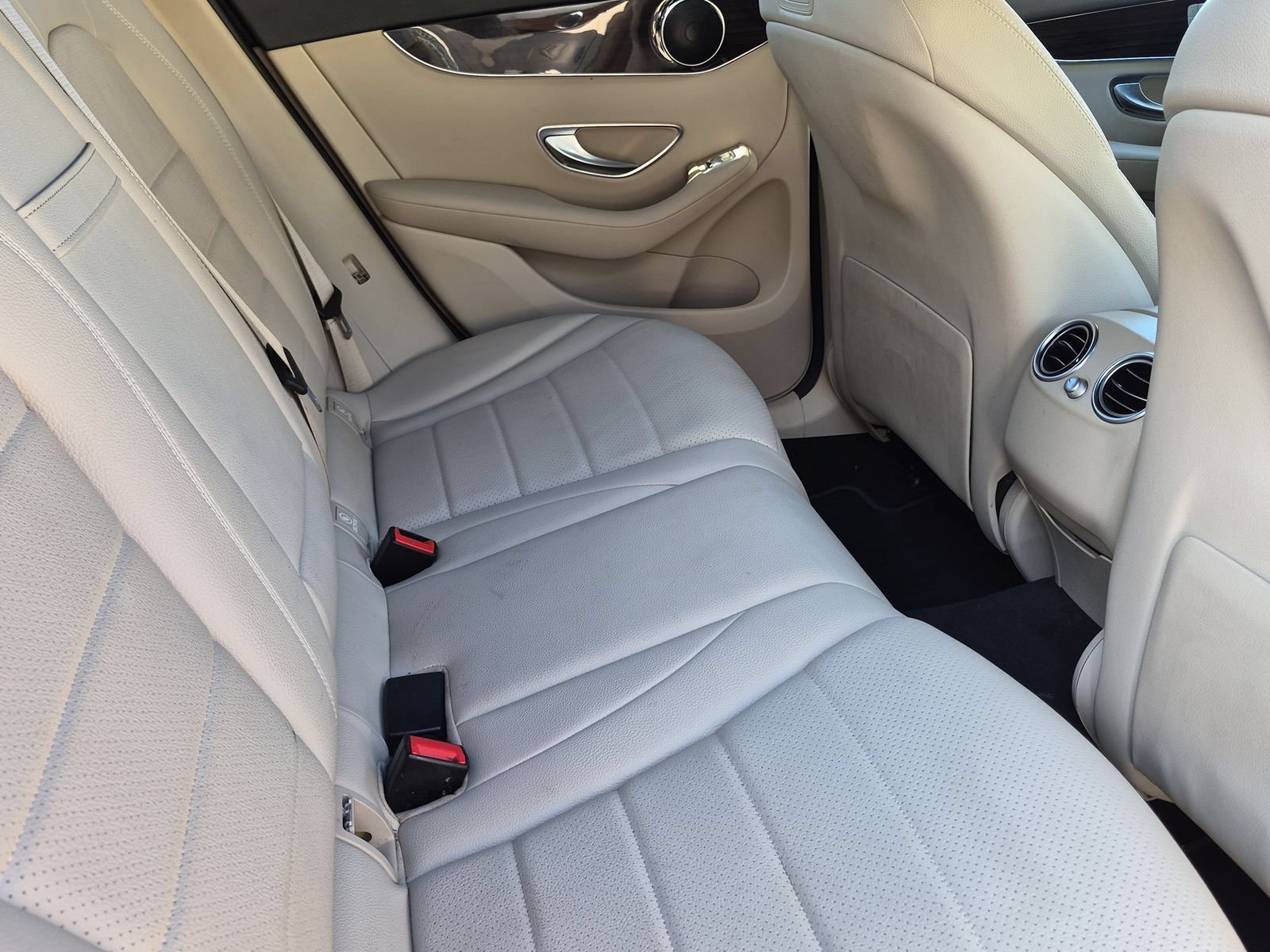Used 2018 Mercedes-Benz GLC 300 4MATIC image 18