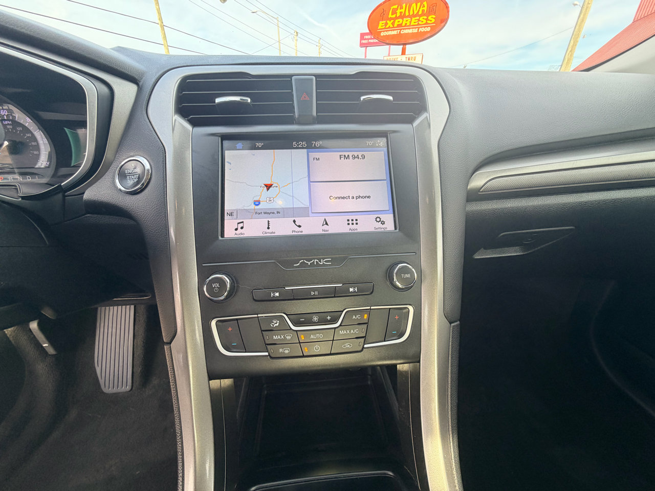 Used 2019 Ford Fusion SE image 18