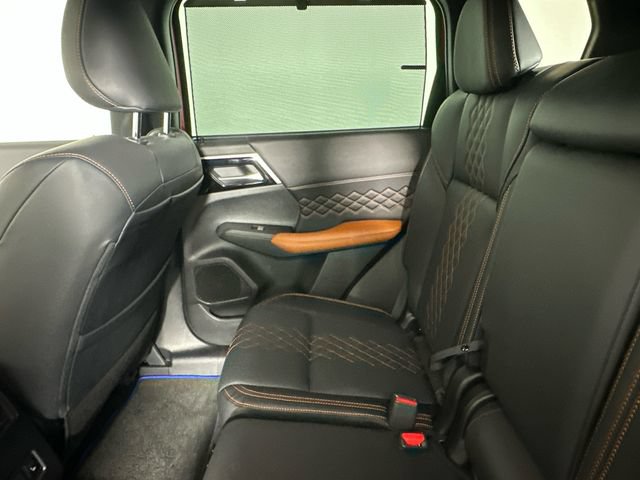 Used 2023 Mitsubishi Outlander SEL AWD/4WD image 16