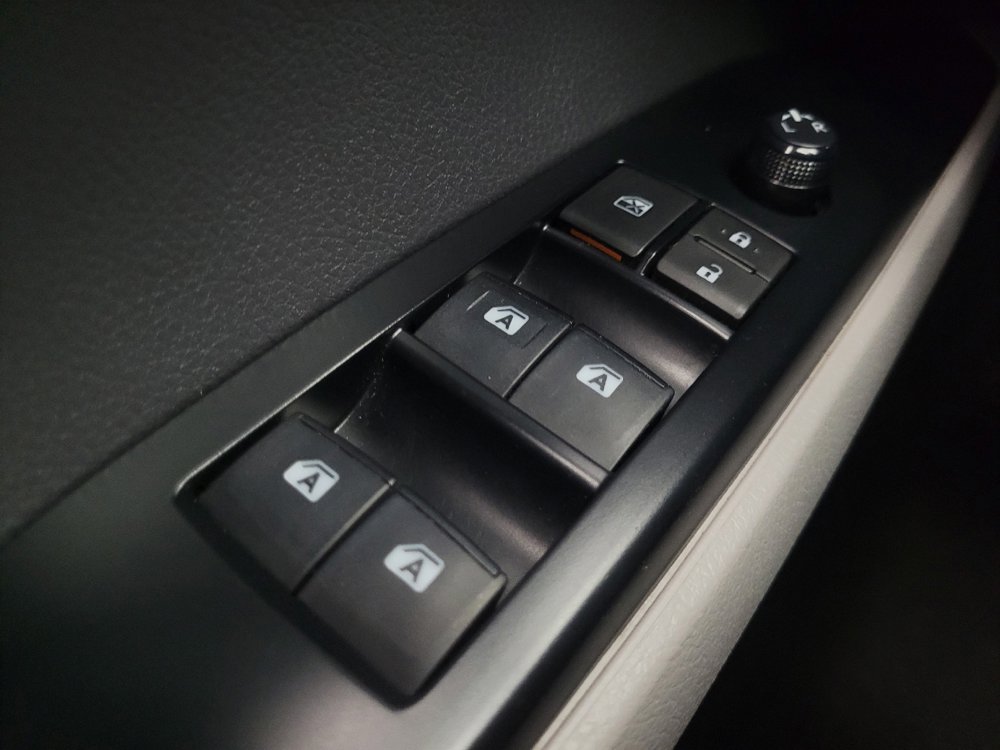 Used 2019 Toyota Camry L image 27