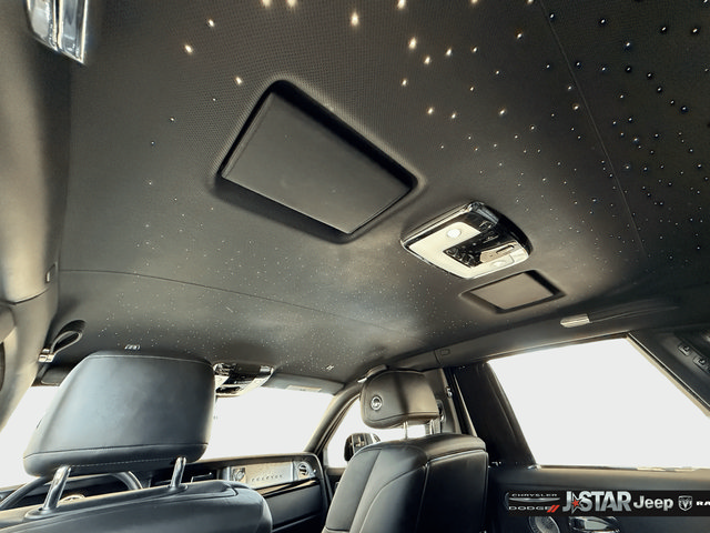 Used 2022 Rolls-Royce Phantom Sedan RWD image 36