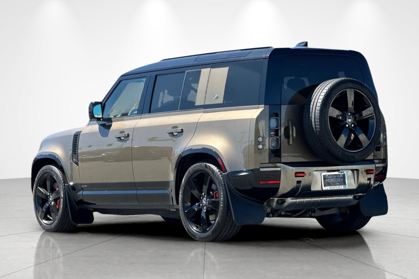 Used 2024 Land Rover Defender 110 X image 4