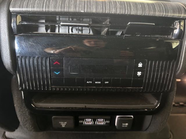 Used 2024 Jeep Wagoneer Series II w/ Flexible Seating Group image 17