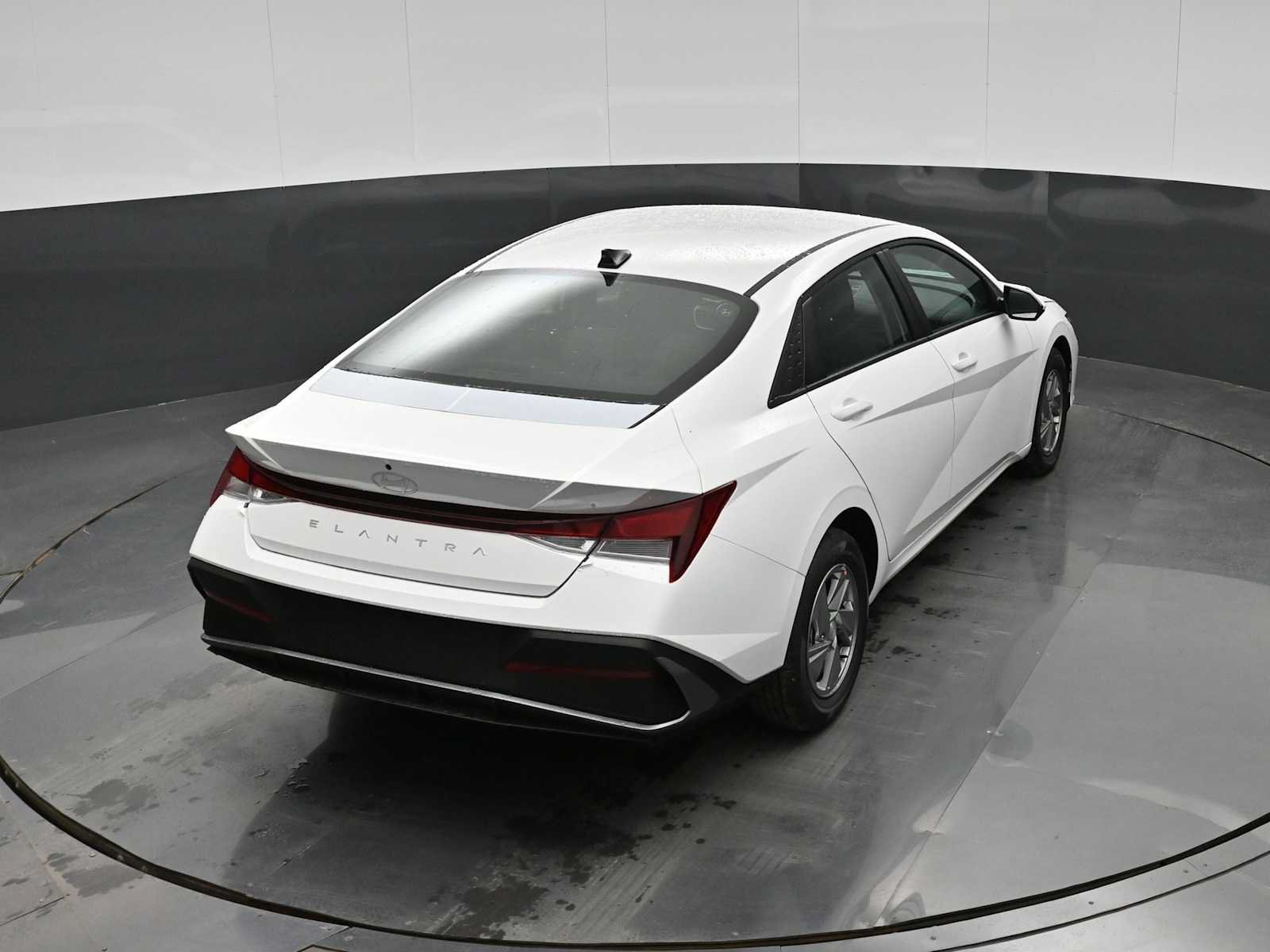New 2026 Hyundai Elantra SE FWD image 29
