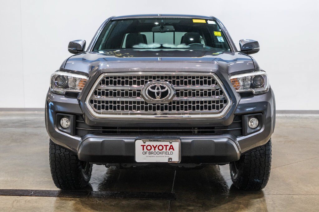 Used 2017 Toyota Tacoma TRD Off-Road AWD/4WD image 2