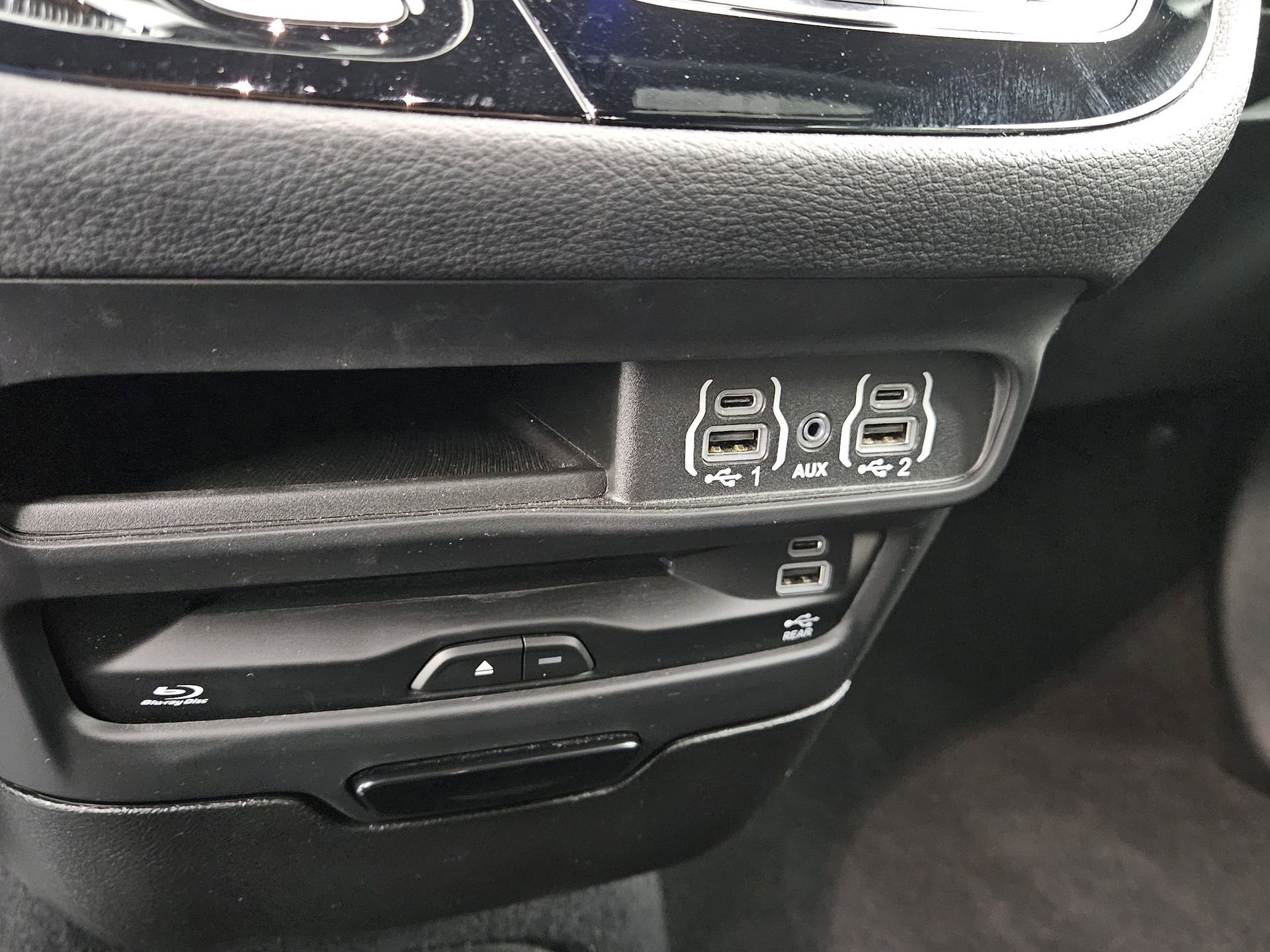 Used 2022 Chrysler Pacifica Touring-L w/ Uconnect Theater Family Group AWD/4WD image 28