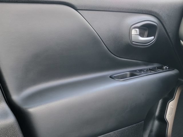 Certified 2023 Jeep Renegade Latitude AWD/4WD image 37