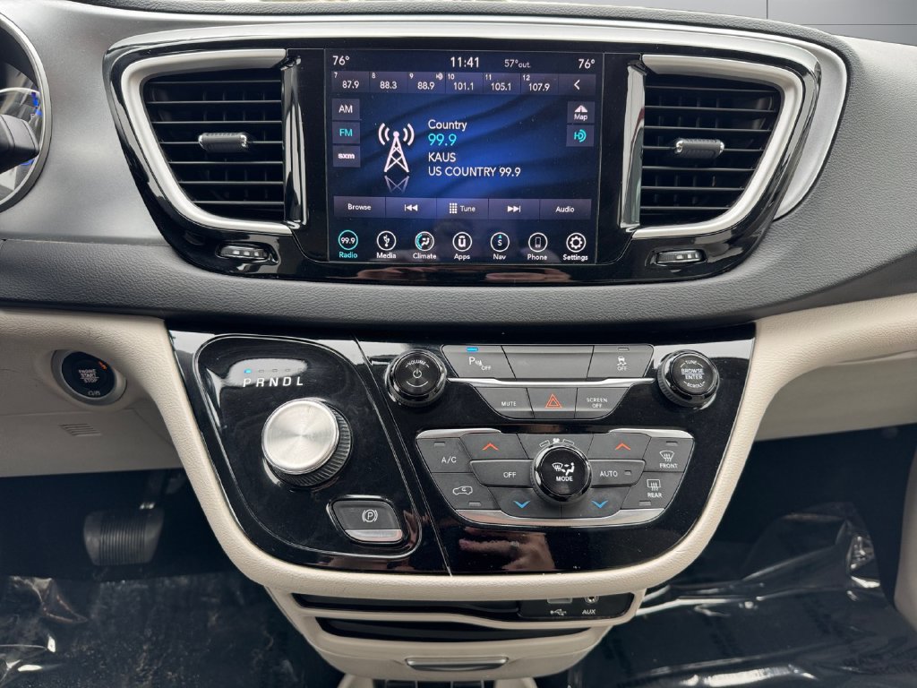 Used 2019 Chrysler Pacifica Touring Plus FWD image 15