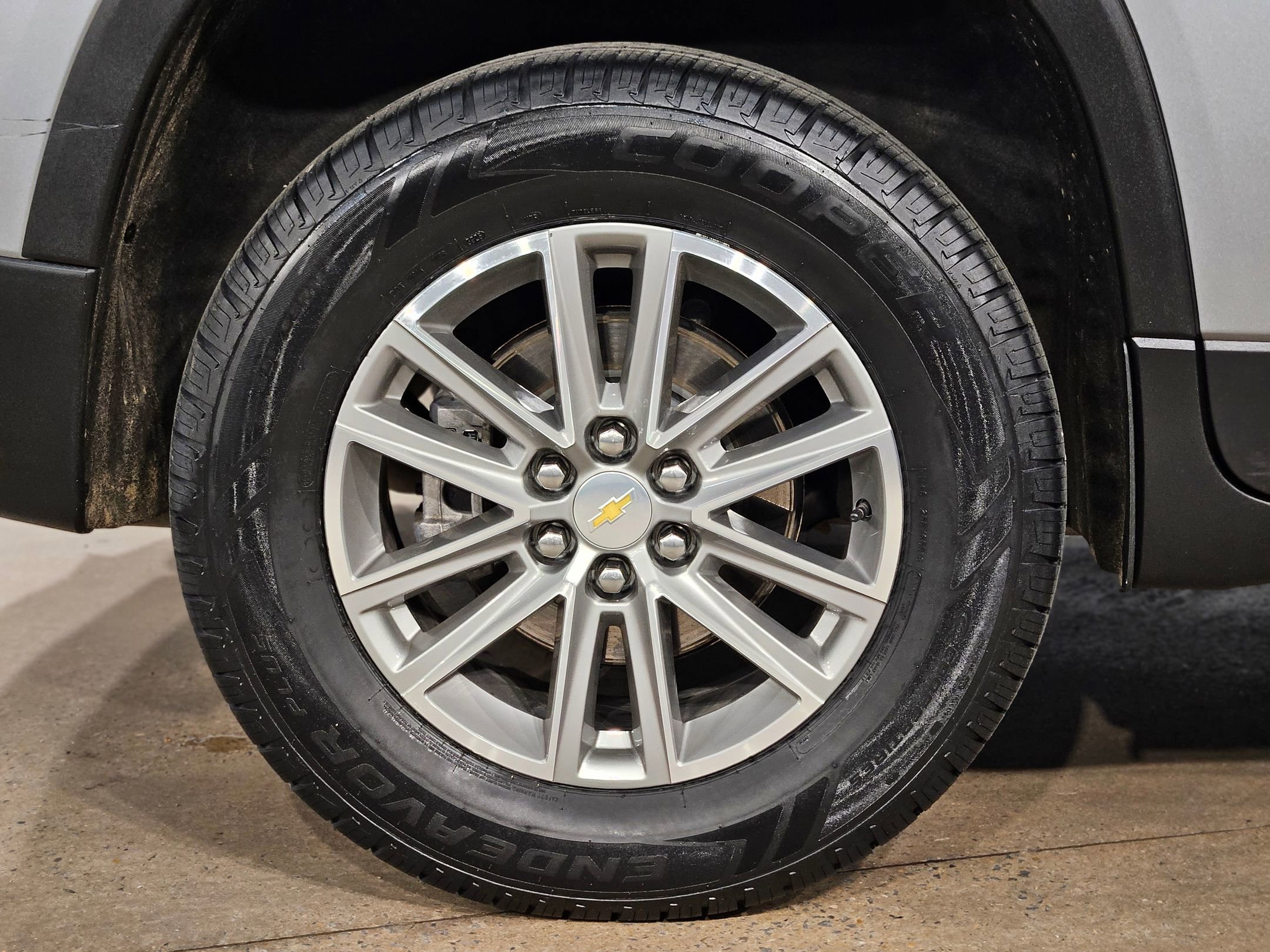 Used 2023 Chevrolet Traverse LT image 17