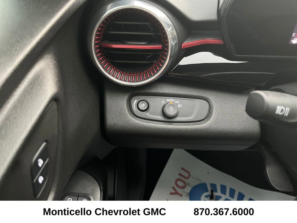 Used 2024 Chevrolet Trax RS w/ Driver Confidence Package FWD image 19