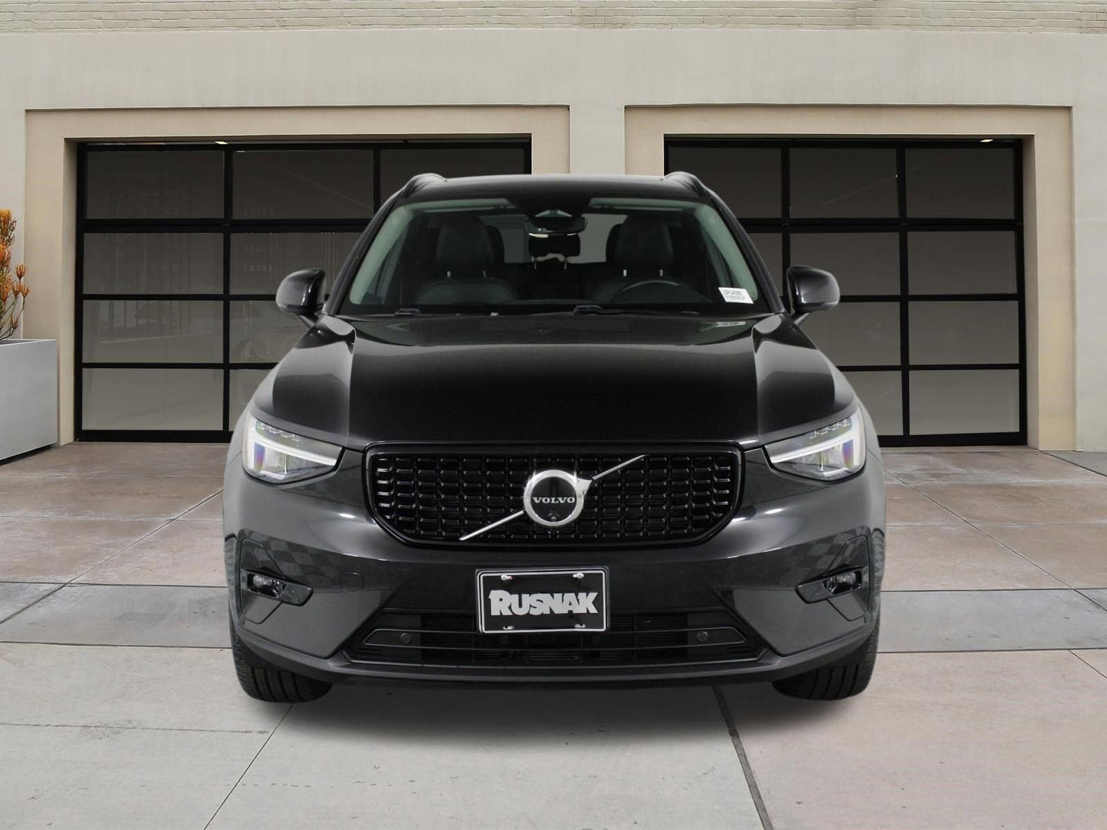 Certified 2025 Volvo XC40 B5 Plus AWD/4WD image 6