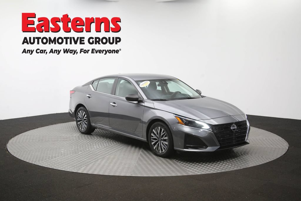 Used 2025 Nissan Altima 2.5 SV FWD image 49