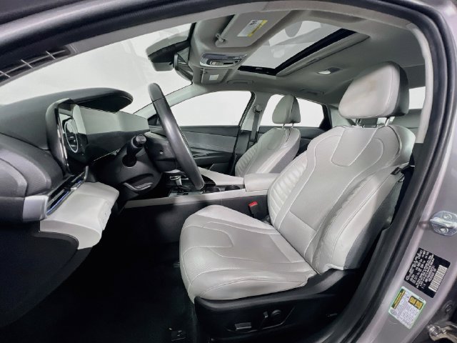 Used 2024 Hyundai Elantra Limited FWD image 4