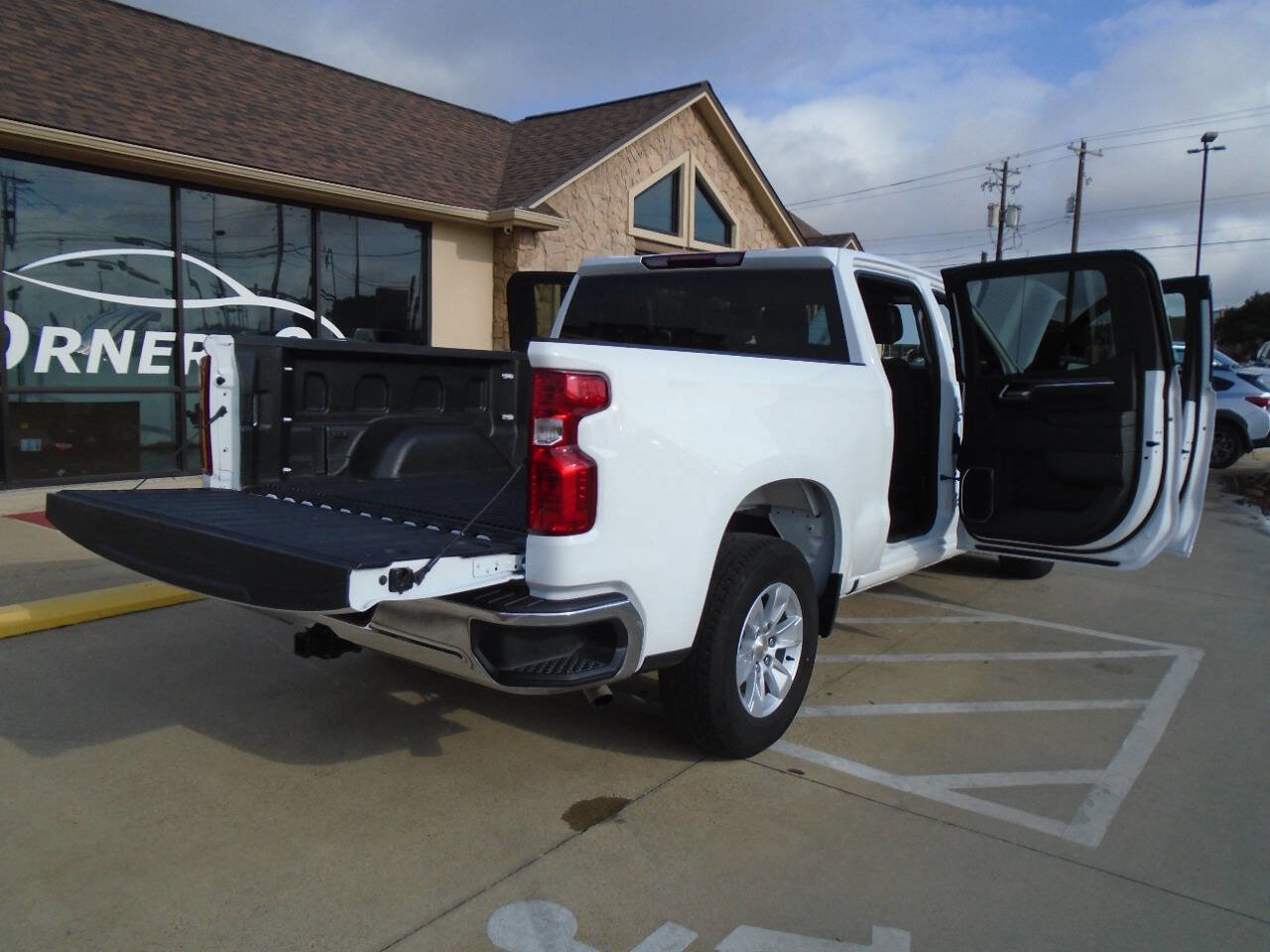 Used 2025 Chevrolet Silverado 1500 LT RWD image 22