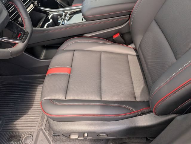 New 2027 Chevrolet Traverse RS w/ LPO, Floor Liner Package AWD/4WD image 19