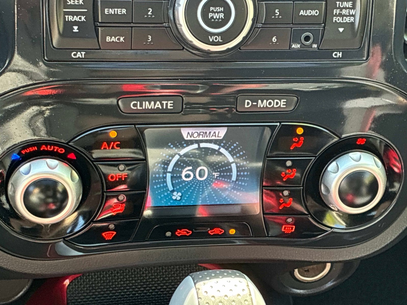 Used 2014 Nissan Juke SV AWD/4WD image 26