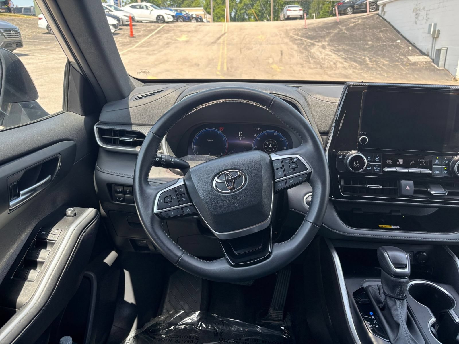 Used 2025 Toyota Highlander XSE AWD/4WD image 36