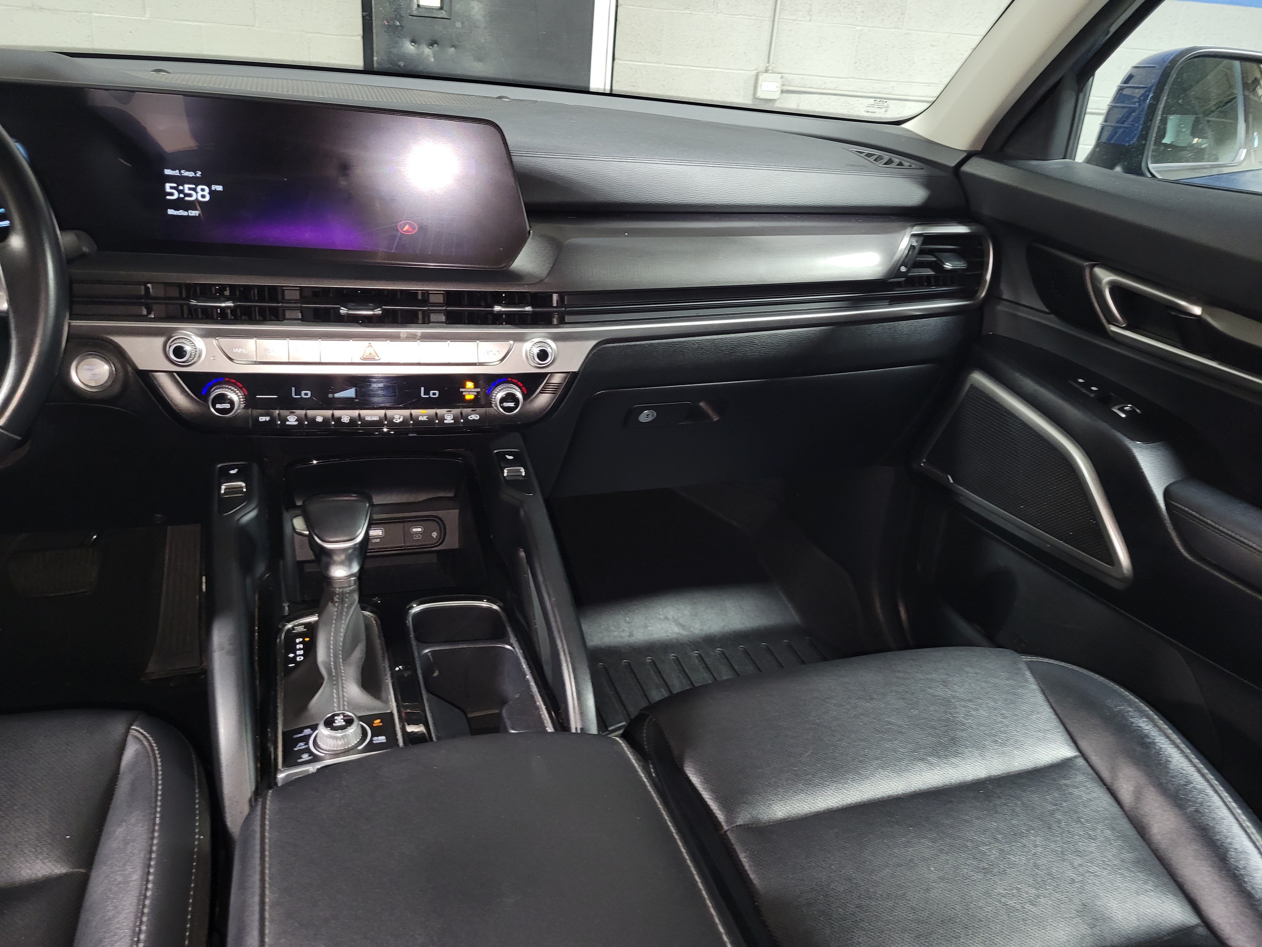 Used 2023 Kia Telluride S AWD/4WD image 14