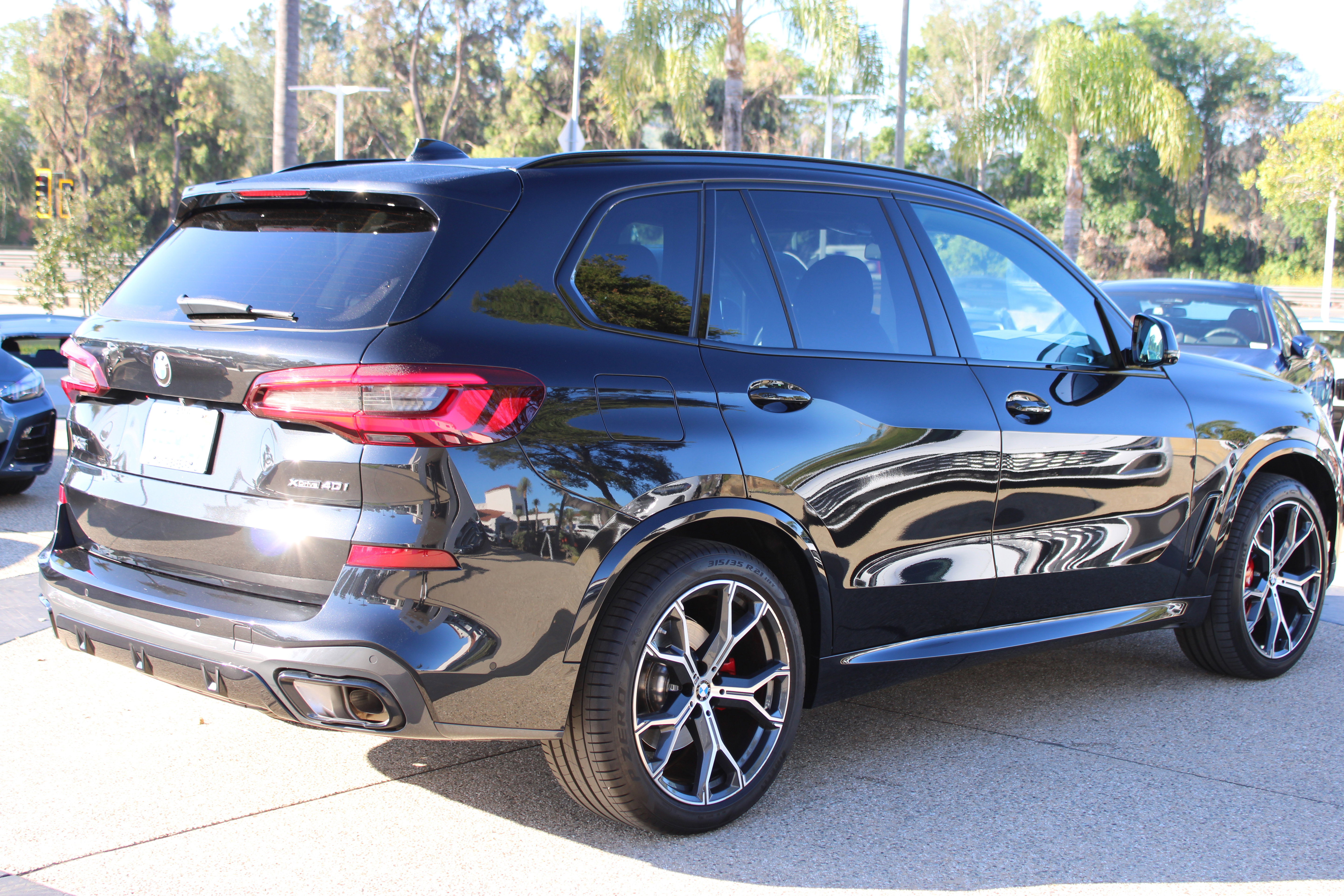 Used 2023 BMW X5 xDrive40i w/ M Sport Package image 6