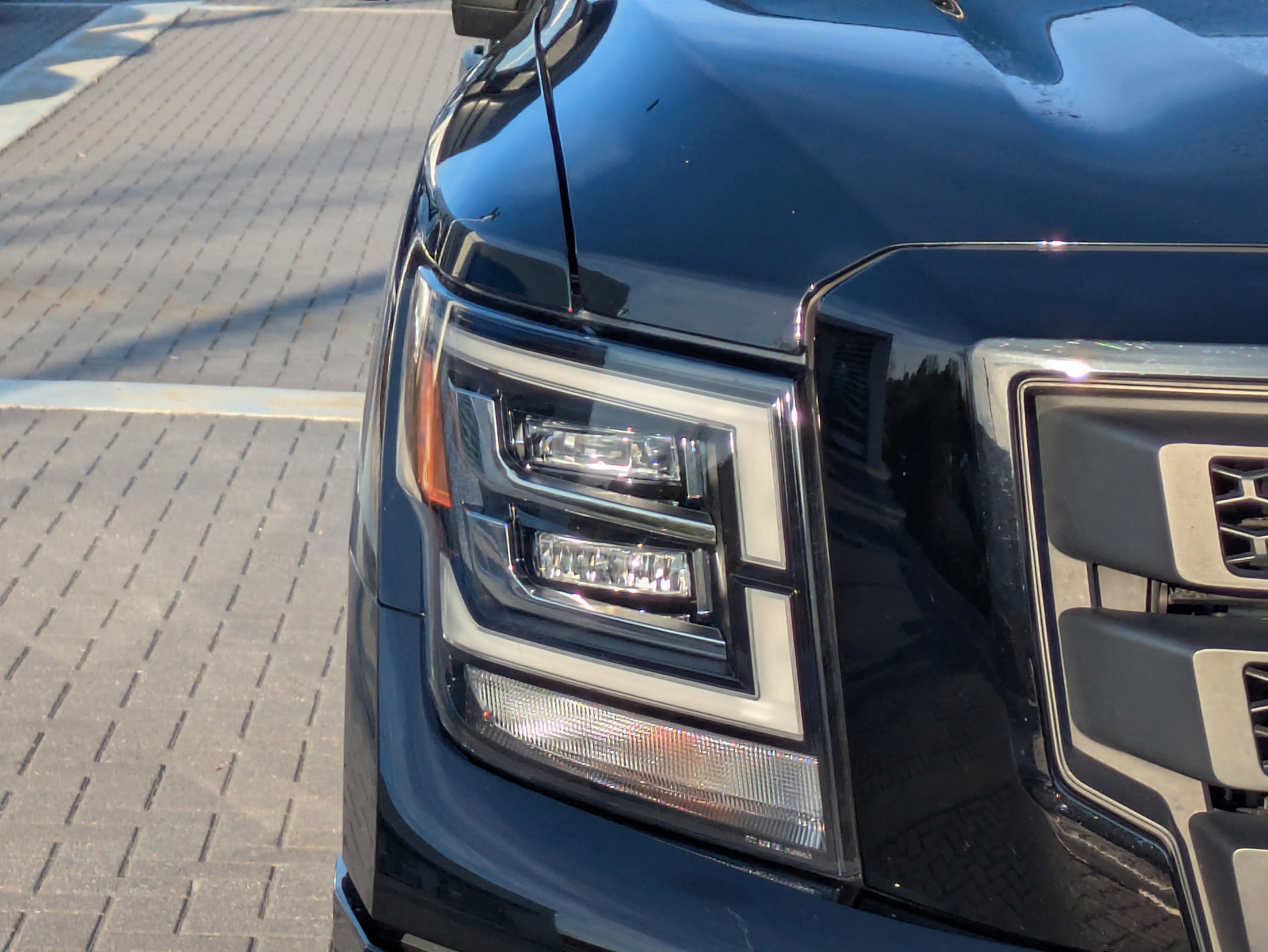 Used 2024 Nissan Titan SV w/ SV Convenience Package image 11