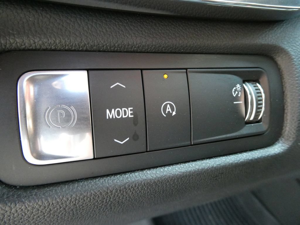 Certified 2025 GMC Acadia Elevation w/ Elevation Premium Package FWD image 28