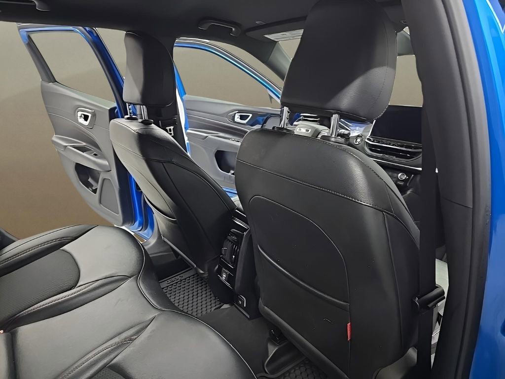 Used 2025 Jeep Compass Trailhawk AWD/4WD image 17