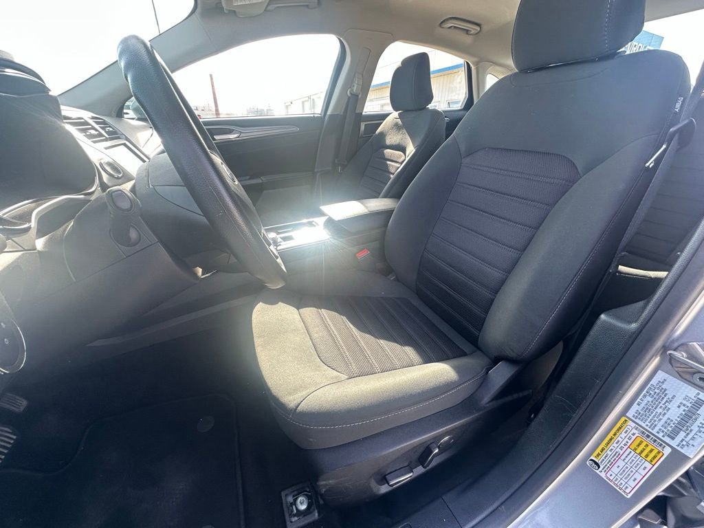 Used 2020 Ford Fusion SE image 12