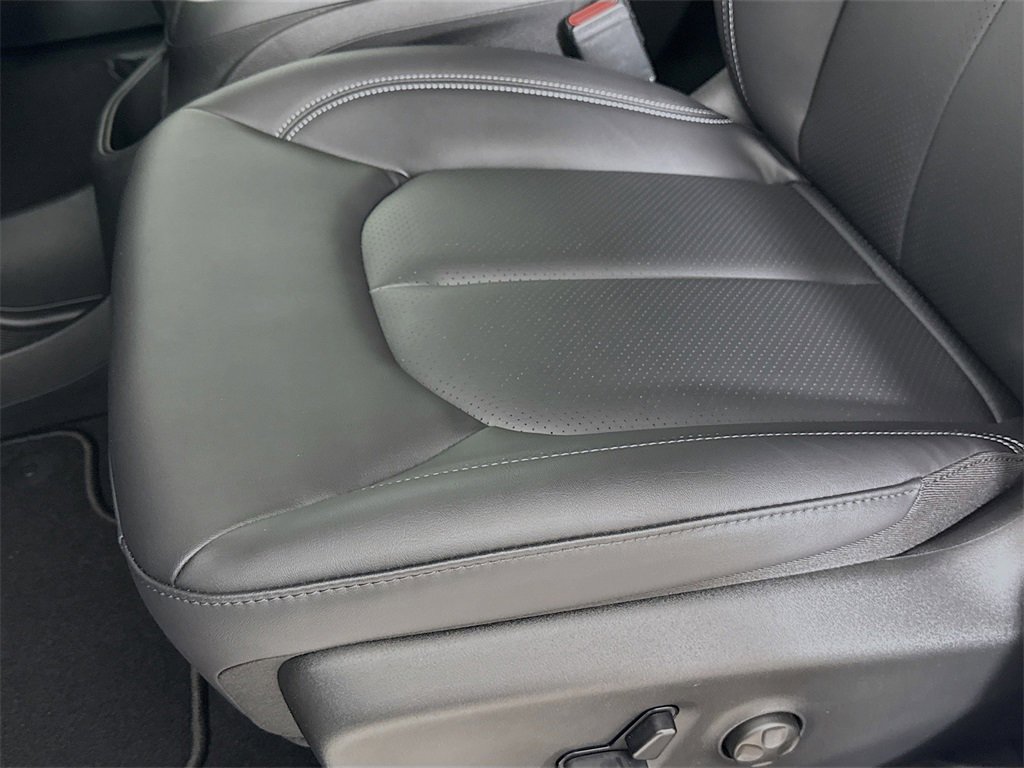 New 2026 Chrysler Pacifica Select image 21