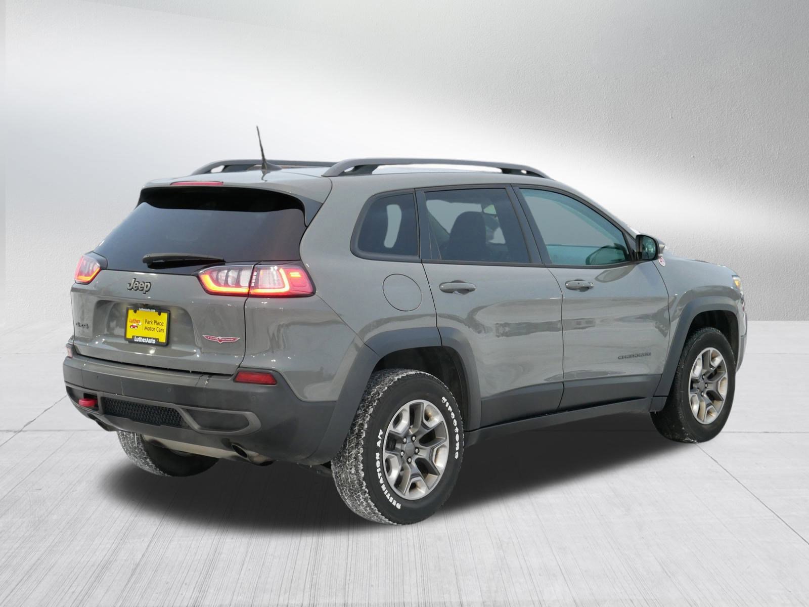 Used 2019 Jeep Cherokee Trailhawk w/ Cold Weather Group image 7