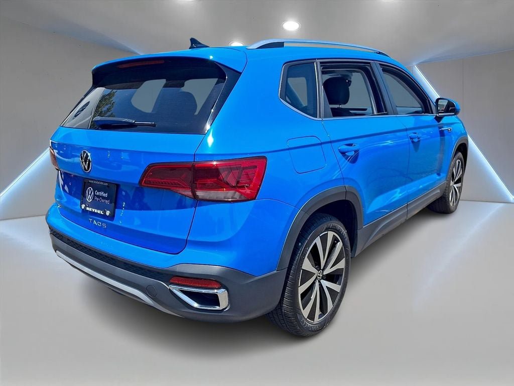 Used 2023 Volkswagen Taos SE w/ Panoramic Sunroof Package FWD image 4