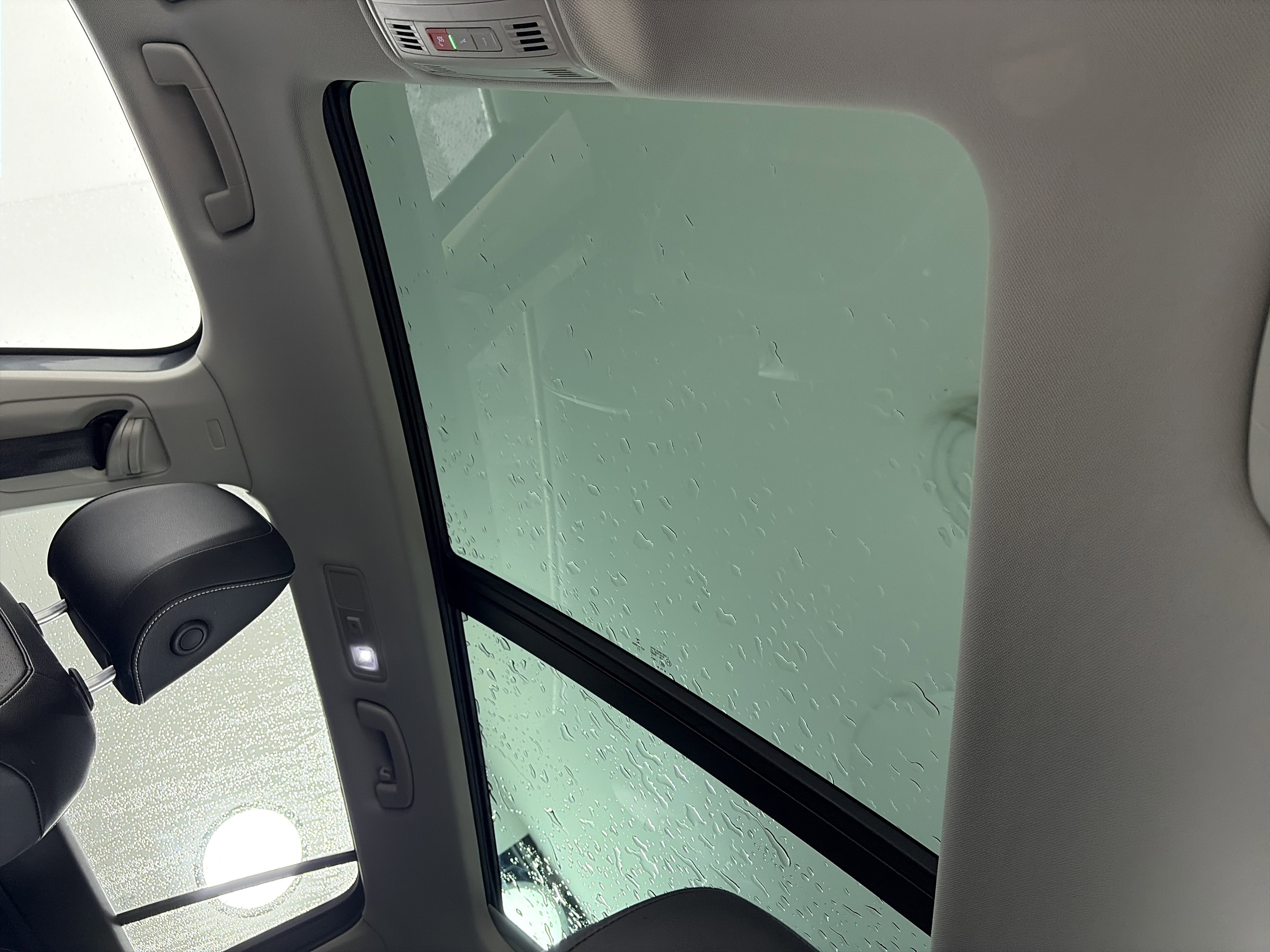 Used 2022 Volkswagen Tiguan SE image 18