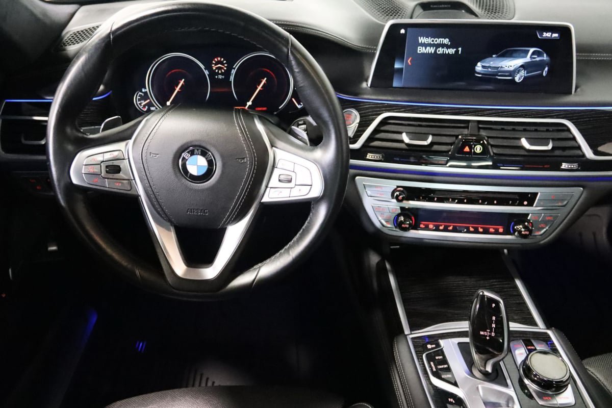 Used 2019 BMW 750i RWD image 61