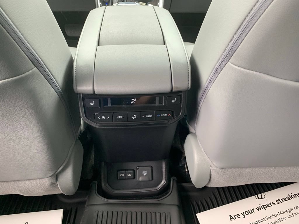 New 2026 Toyota Highlander Platinum AWD/4WD image 14
