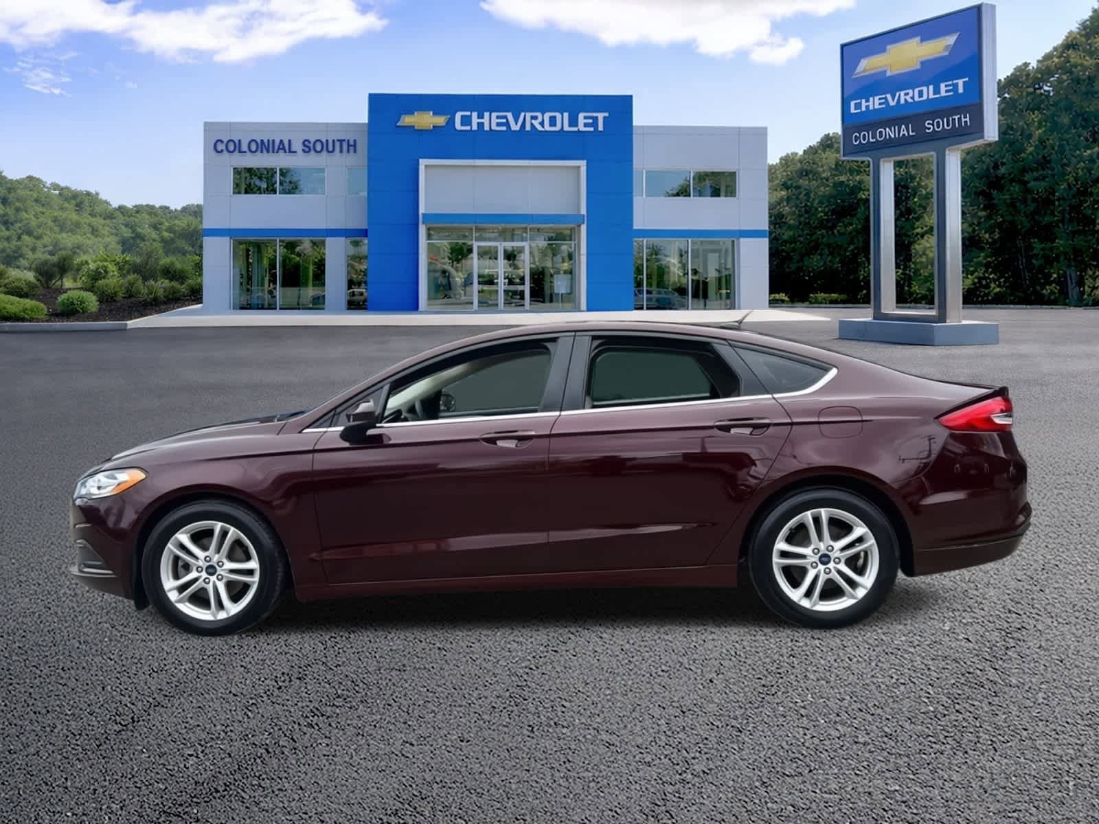 Used 2018 Ford Fusion SE w/ Fusion SE Technology Package image 3