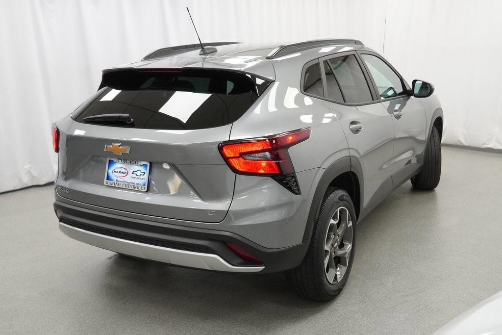 Used 2024 Chevrolet Trax LT w/ Driver Confidence Package FWD image 3