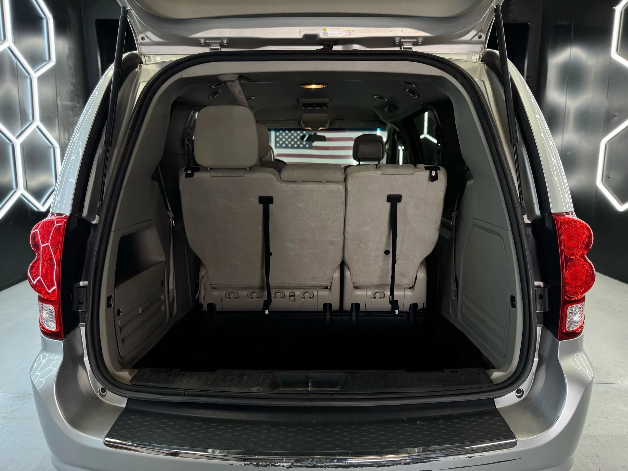 Used 2012 Dodge Grand Caravan SXT FWD image 9