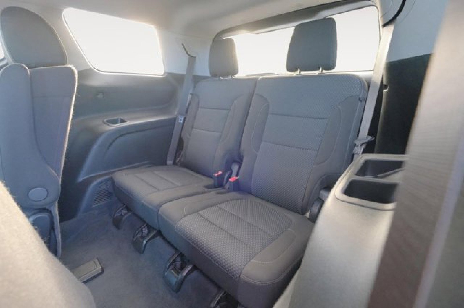 Used 2022 GMC Acadia SLE w/ Driver Convenience Package image 14