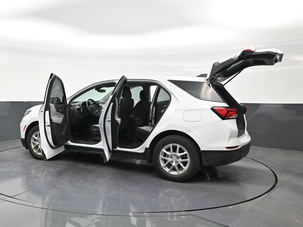 Used 2024 Chevrolet Equinox LS FWD image 30