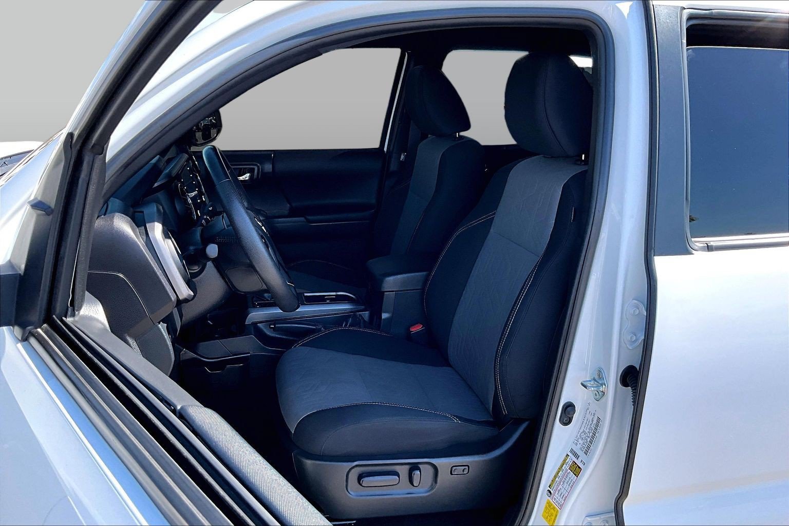 Used 2023 Toyota Tacoma TRD Sport AWD/4WD image 25