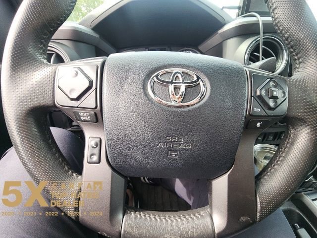 Used 2016 Toyota Tacoma TRD Sport w/ Premium & Technology Package image 33