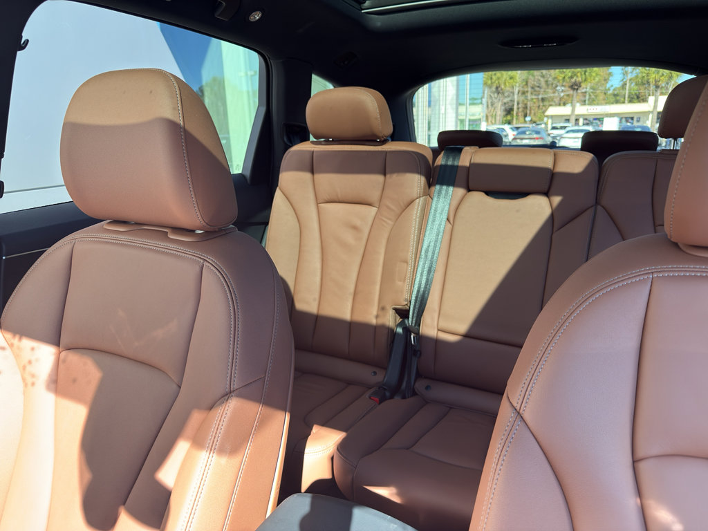 Used 2025 Audi Q7 Premium w/ Convenience Package image 28