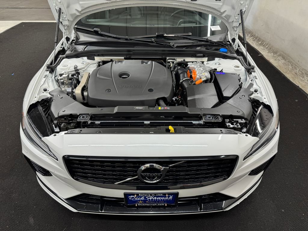 Used 2022 Volvo S60 T8 R-Design w/ Advanced Package image 10