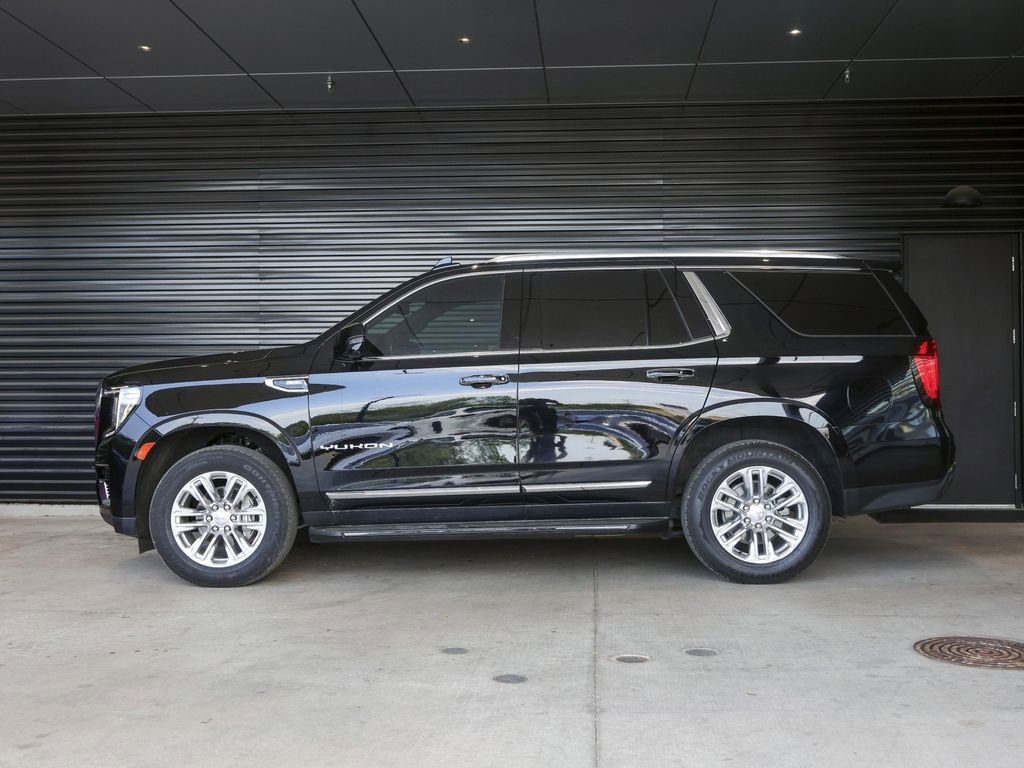 Used 2023 GMC Yukon SLT w/ SLT Luxury Package image 2