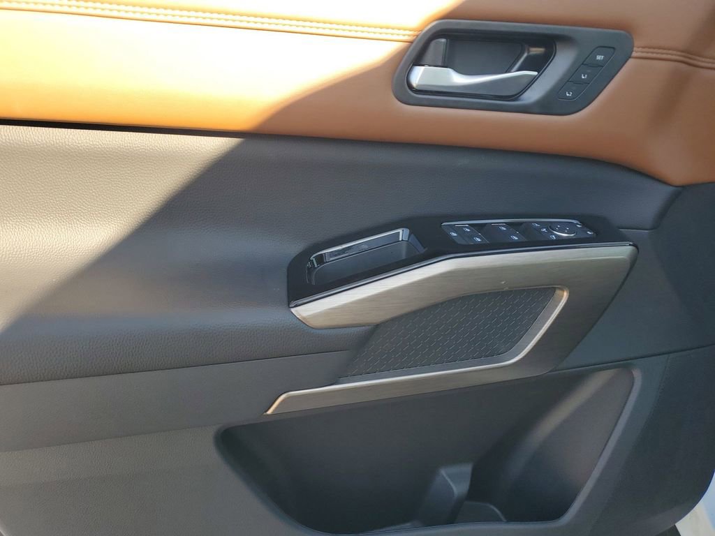 Used 2025 Nissan Pathfinder Platinum image 43