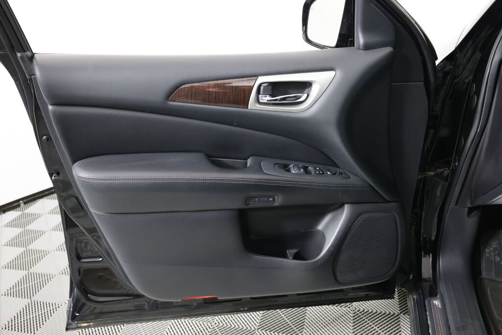 Used 2014 Nissan Pathfinder SL image 12