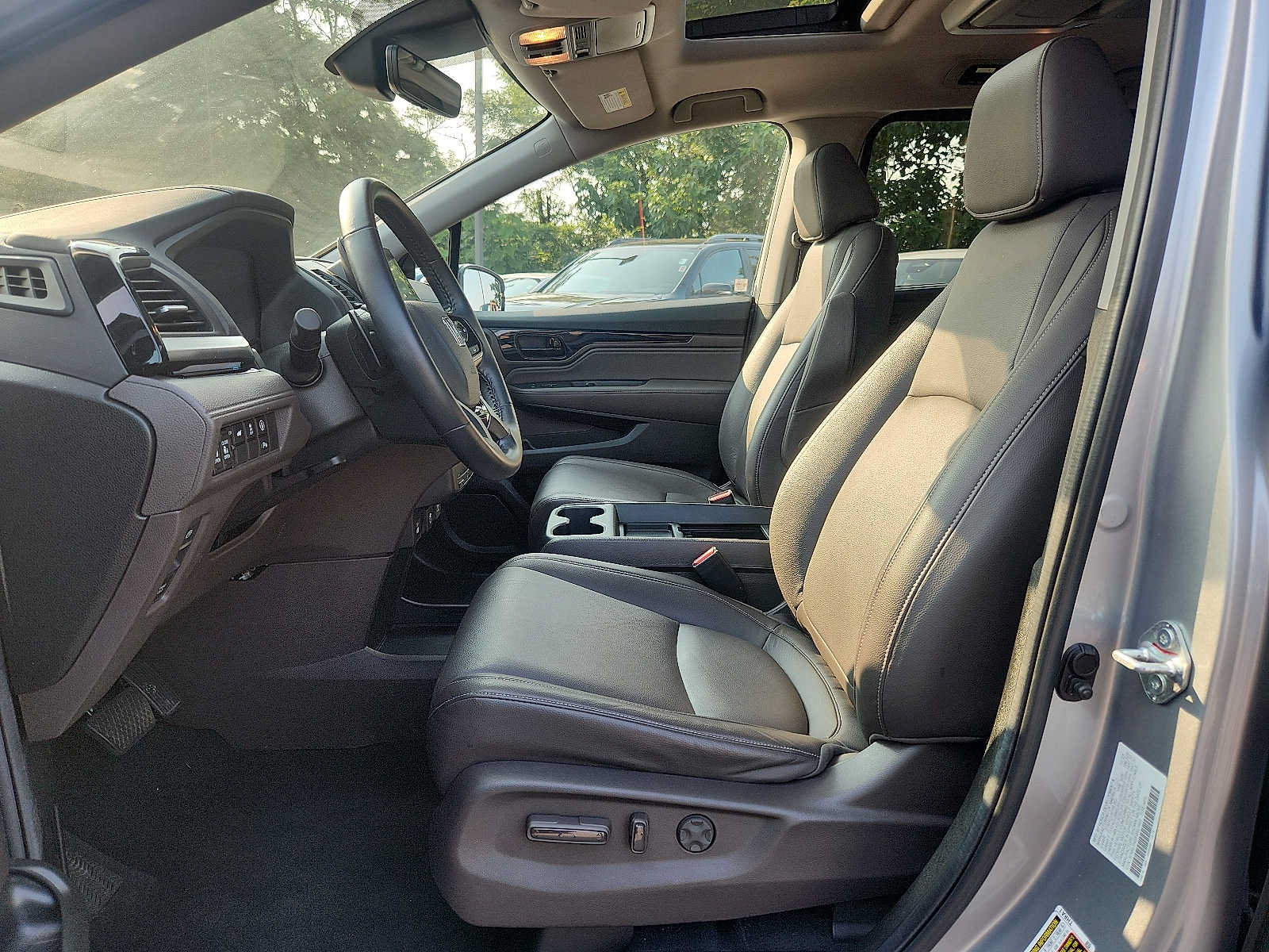 Certified 2024 Honda Odyssey Touring image 13