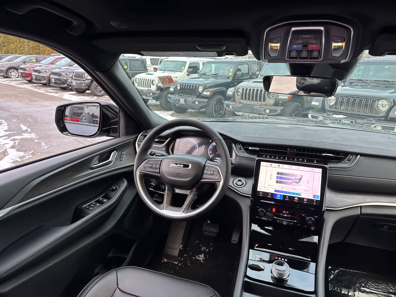 New 2025 Jeep Grand Cherokee Limited w/ Trailer Tow Package AWD/4WD image 35